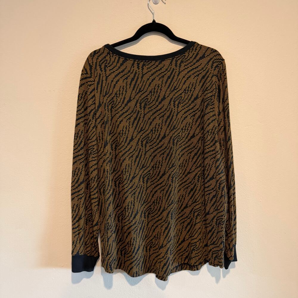Nike Women’s 1X Long Sleeved Crew Tee Shirt - Picture 5 of 6